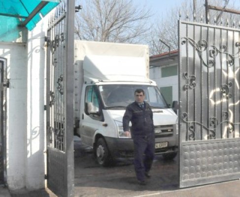 Gardianul care a înjunghiat un deţinut, condamnat la închisoare cu executare